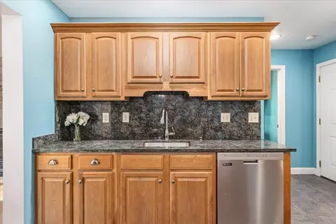 Kitchen - 6 Dunnmoore Dr, Bow, NH 03304 photo 4 of 5