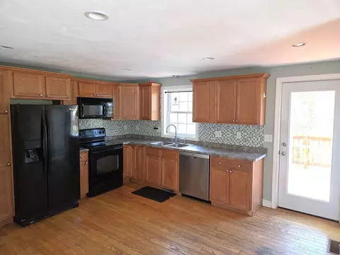 Kitchen - 6 North Rd # B, Deerfield, NH 03037 photo 1 of 2