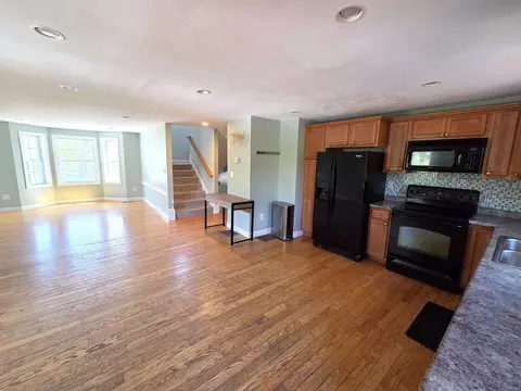 Living - 6 North Rd # B, Deerfield, NH 03037 photo 1 of 7