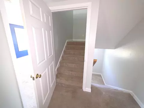 Entry Way - 6 North Rd # B, Deerfield, NH 03037 photo 3 of 6
