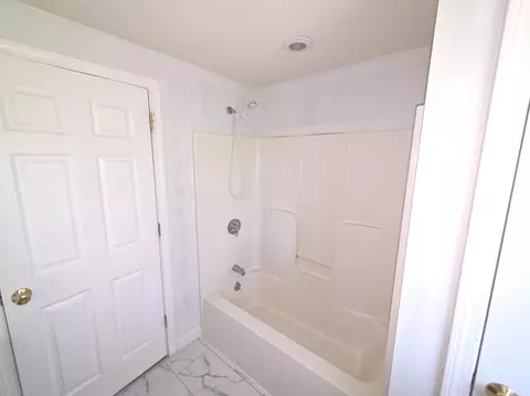 Bath - 6 North Rd # B, Deerfield, NH 03037 photo 3 of 5