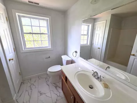 Bath - 6 North Rd # B, Deerfield, NH 03037 photo 2 of 5
