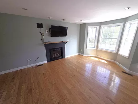 Living - 6 North Rd # B, Deerfield, NH 03037 photo 3 of 7