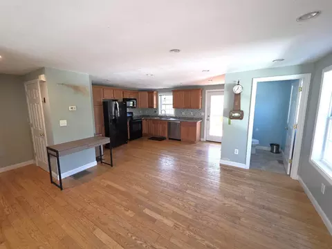 Living - 6 North Rd # B, Deerfield, NH 03037 photo 2 of 7