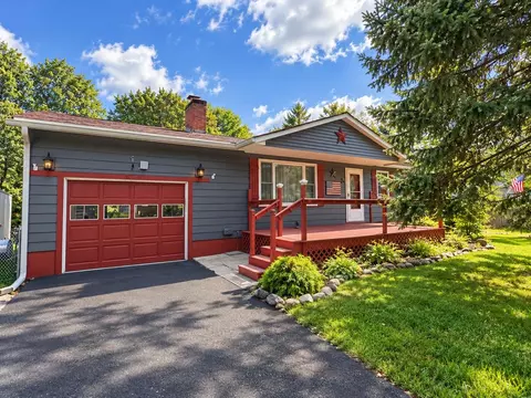 24 Sunset Dr, Essex Junction, VT 05452
