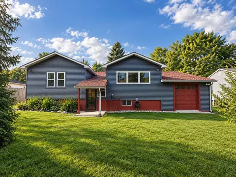 24 Sunset Dr, Essex Junction, VT 05452