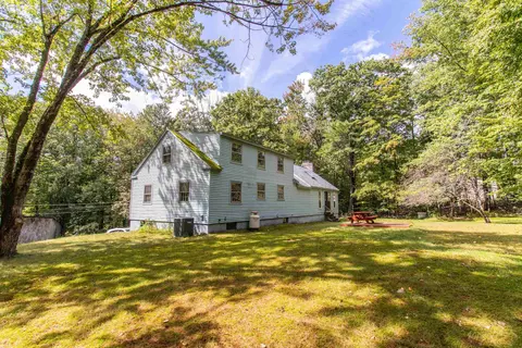 135 N Main St, Mont Vernon, NH 03057