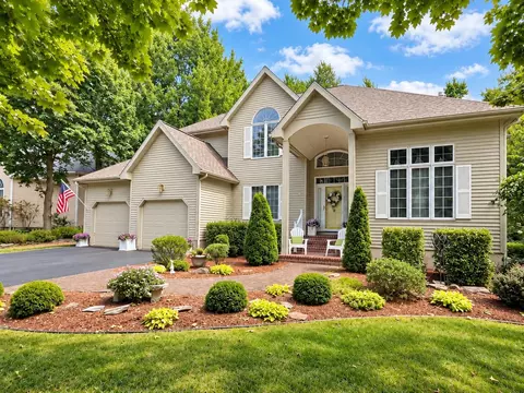 10 Lida Dr, Essex Junction, VT 05452