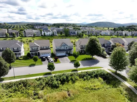 252 Braeburn St, South Burlington, VT 05403
