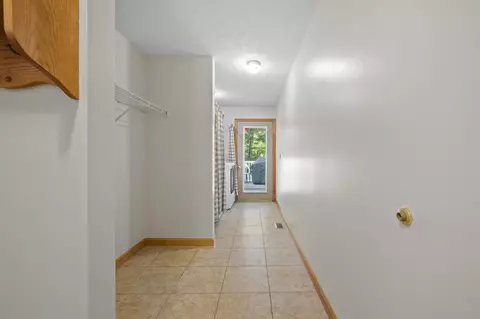 Entry Way - 19 Highland Rd, Kensington, NH 03833 photo 2 of 4