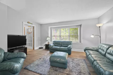 Living - 19 Highland Rd, Kensington, NH 03833 photo 2 of 4