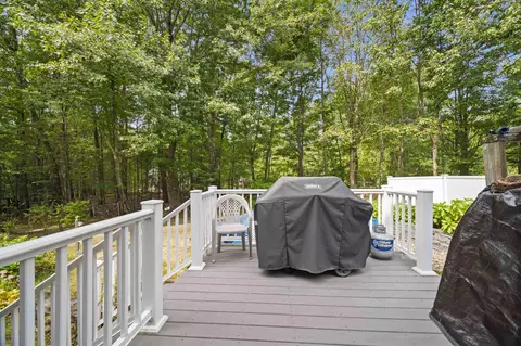 Exterior - 19 Highland Rd, Kensington, NH 03833 photo 6 of 8