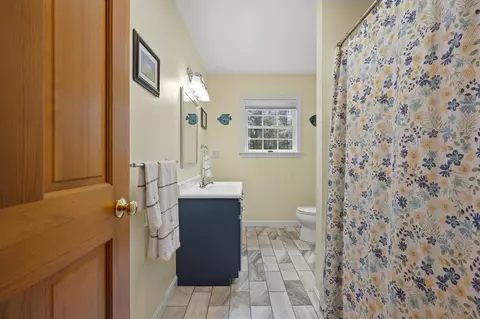 Bath - 19 Highland Rd, Kensington, NH 03833 photo 4 of 4