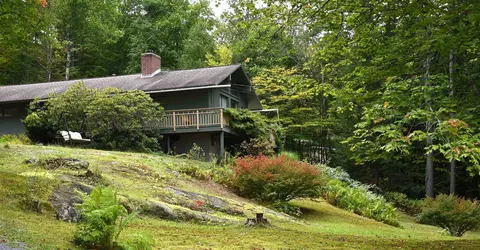 17 Glenwood Dr, Claremont, NH 03743