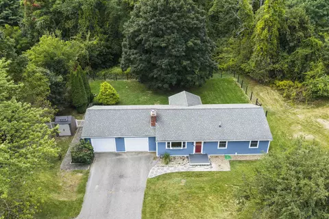 1 Hickory Ln, Kensington, NH 03833