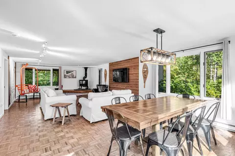24 Mowrey Rd, Jamaica, VT 05343