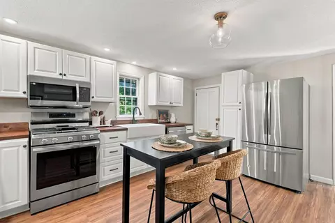 Kitchen - 38 Dunbarton Center Rd, Bow, NH 03304 photo 1 of 2