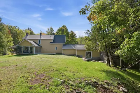 Exterior - 38 Dunbarton Center Rd, Bow, NH 03304 photo 4 of 11