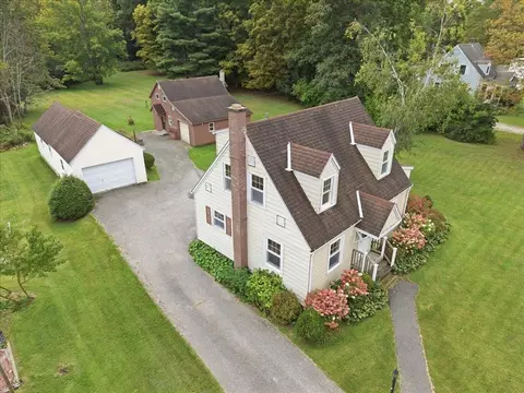81 Holliday Dr, Shaftsbury, VT 05262