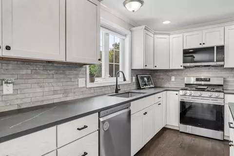 Kitchen - 22 Scribner Rd #4, Fremont, NH 03044 photo 3 of 7