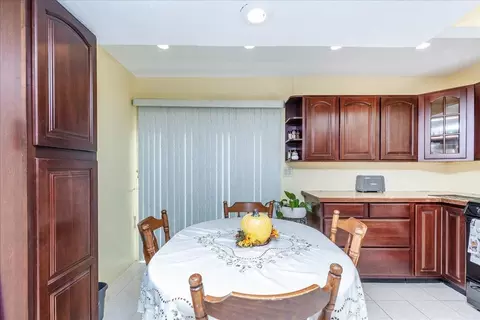 Dining - 9 Beaver Lake Rd, Derry, NH 03038 photo 1 of 1