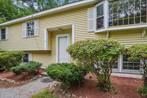 2 Nightingale Ln, Litchfield, NH 03052