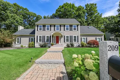 209 Tennyson Dr, Manchester, NH 03104