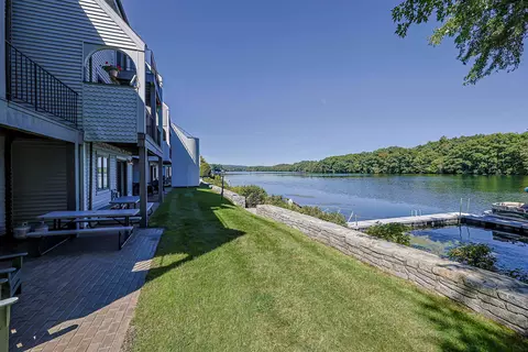 33 River Front Dr #7, Manchester, NH 03102