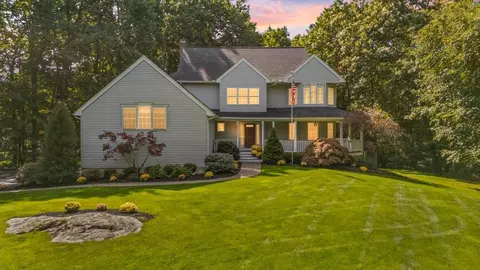10 Kings Grant Dr, Atkinson, NH 03811