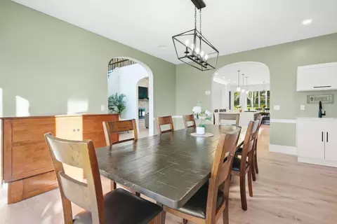 Dining - 49 Aster Ln, Williston, VT 05495 photo 3 of 4
