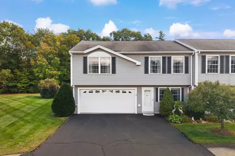 53 Patriots Way, Raymond, NH 03077