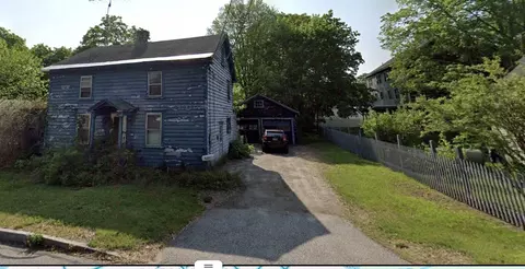 4 Warren St, Rochester, NH 03868
