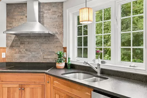 Kitchen - 11 Trimble Trl, Kensington, NH 03833 photo 8 of 12