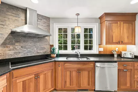 Kitchen - 11 Trimble Trl, Kensington, NH 03833 photo 3 of 12