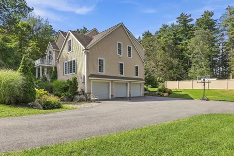 Exterior - 11 Trimble Trl, Kensington, NH 03833 photo 3 of 3