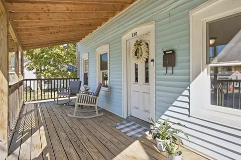 Exterior - 230 Beech St, Bennington, VT 05201 photo 2 of 10