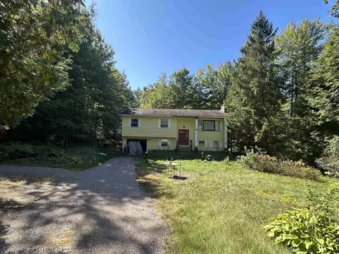 15 Oakwood Ln, Essex Junction, VT 05452