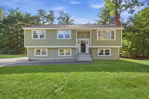 129 Hobbs Rd, Pelham, NH 03076