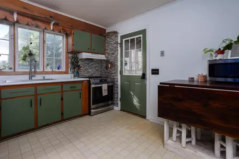 Kitchen - 154 Vt Route 15, Jericho, VT 05465 photo 2 of 3
