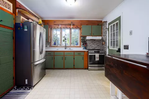 Kitchen - 154 Vt Route 15, Jericho, VT 05465 photo 1 of 3