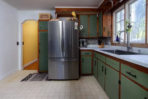 Kitchen - 154 Vt Route 15, Jericho, VT 05465 photo 3 of 3