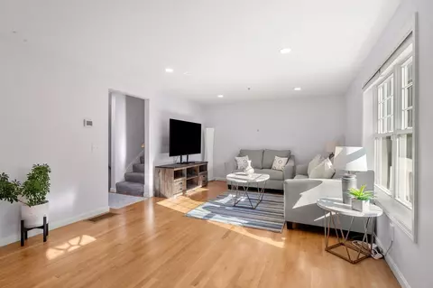 162 Karatzas Ave, Manchester, NH 03104