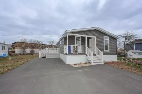 11 Hagop Rd, Salem, NH 03079