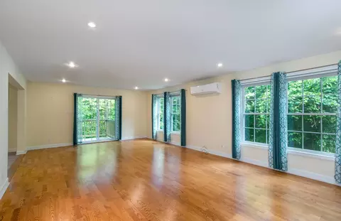 Living - 71 Lower Birch Cir, Windham, VT 05359 photo 2 of 3