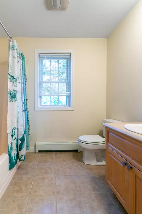 Bath - 71 Lower Birch Cir, Windham, VT 05359 photo 4 of 5