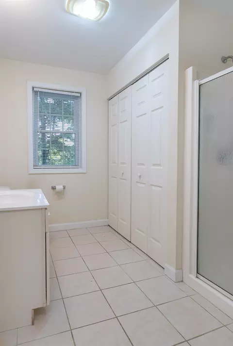 Bath - 71 Lower Birch Cir, Windham, VT 05359 photo 1 of 5