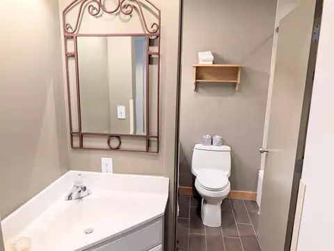 Bath - 228 E Mountain Rd #LL DUP GRAND HOTEL 108/110 I, Killington, VT 05751 photo 2 of 4