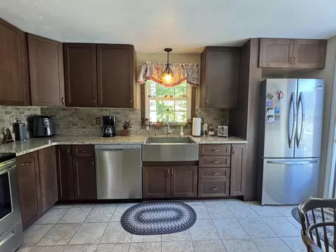 Kitchen - 4 Michael Ave, Derry, NH 03038 photo 3 of 4