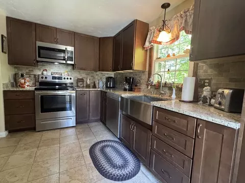 Kitchen - 4 Michael Ave, Derry, NH 03038 photo 2 of 4