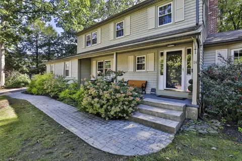 14 Birch Hill Dr, Nashua, NH 03063